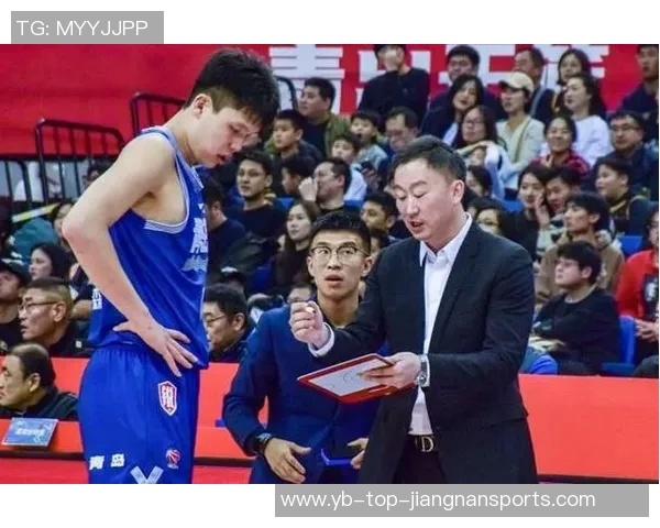 刘维伟自带剪刀为杨瀚森打造30美元理发馆的独特体验 刘维伟自带剪刀为杨瀚森打造30美元理发馆的独特体验