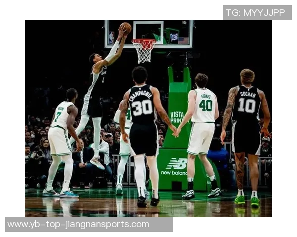 文班亚马半场表现起伏6分2板2帽5助攻却伴随4次失误 文班亚马半场表现起伏6分2板2帽5助攻却伴随4次失误