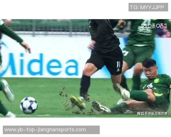 方昊回防积极却意外铲翻队友张源致敬马季奇经典瞬间引发笑声