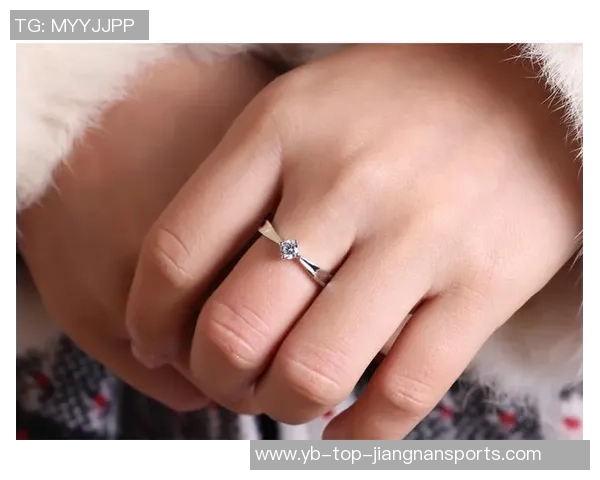 福登女友晒出钻戒引发结婚猜想两人已育有三子女幸福生活曝光 福登女友晒出钻戒引发结婚猜想两人已育有三子女幸福生活曝光